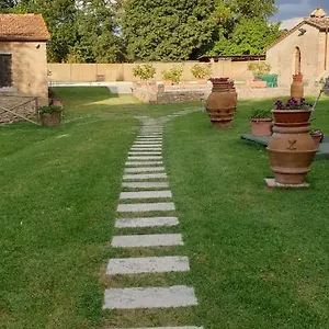 https://villa-poggibonsi.it-tuscanyhotel.com